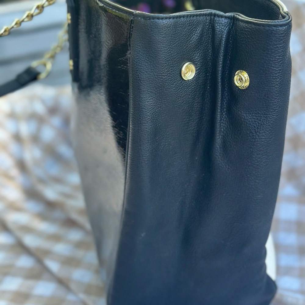 Betsey Johnson Black and White Tote with Pink Skull Charm - Picture 7 of 8